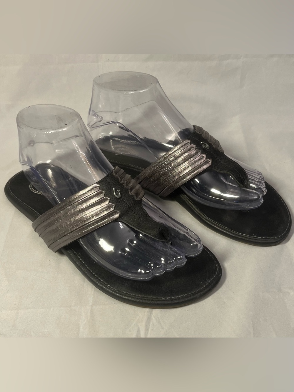 Olukai Mahina Black & Metallic Silver Leather Strap Sandals 7